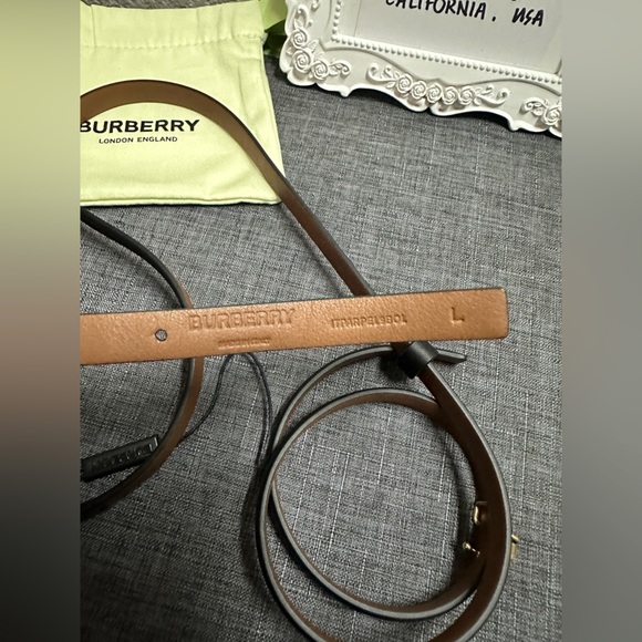Burberry Monogram Motif Reversable Leather Belt - Picture 5 of 7